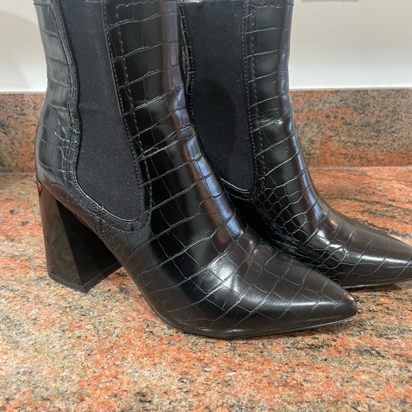 Steve Madden - NICO Black Crocodile Bootie - Picture 2 of 4